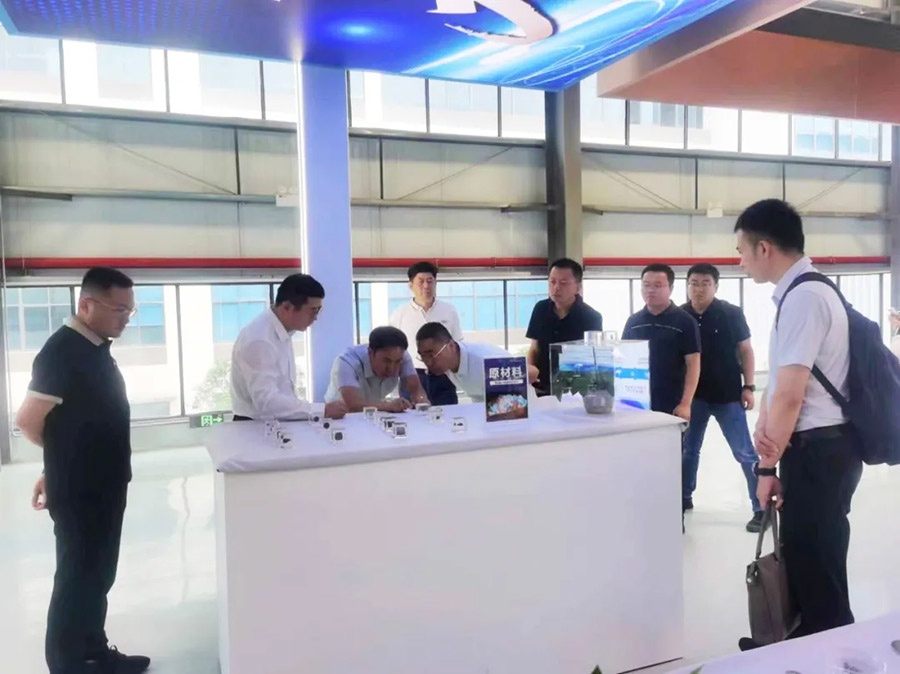 中共安宁市委副书记、市人民政府市长浦泰一行到我司二厂参观调研