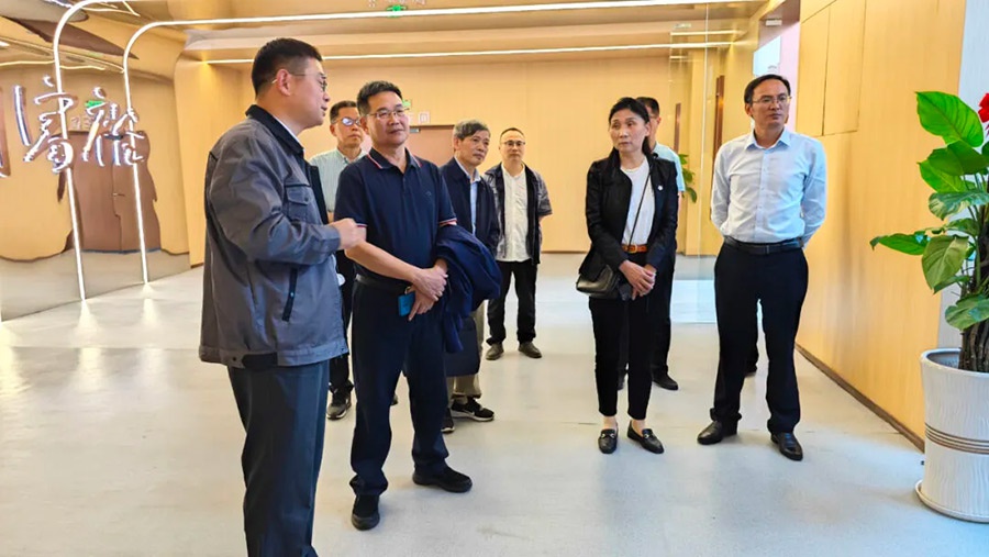 江西省政府参事调研组一行到我司二厂调研科技成果转化工作