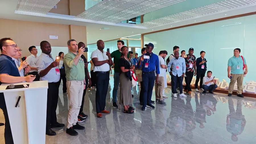 绿色发展中国经验研修班一行到我司二厂参观考察