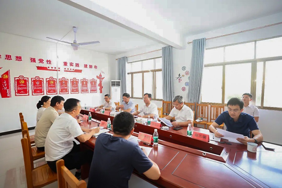 赣州经开区党工委副书记、管委会主任梁丁盛一行到我司二厂调研