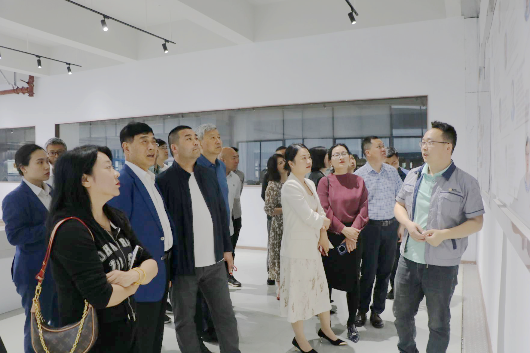 深入企业促对接——赣商联合会走进yl6809永利集团