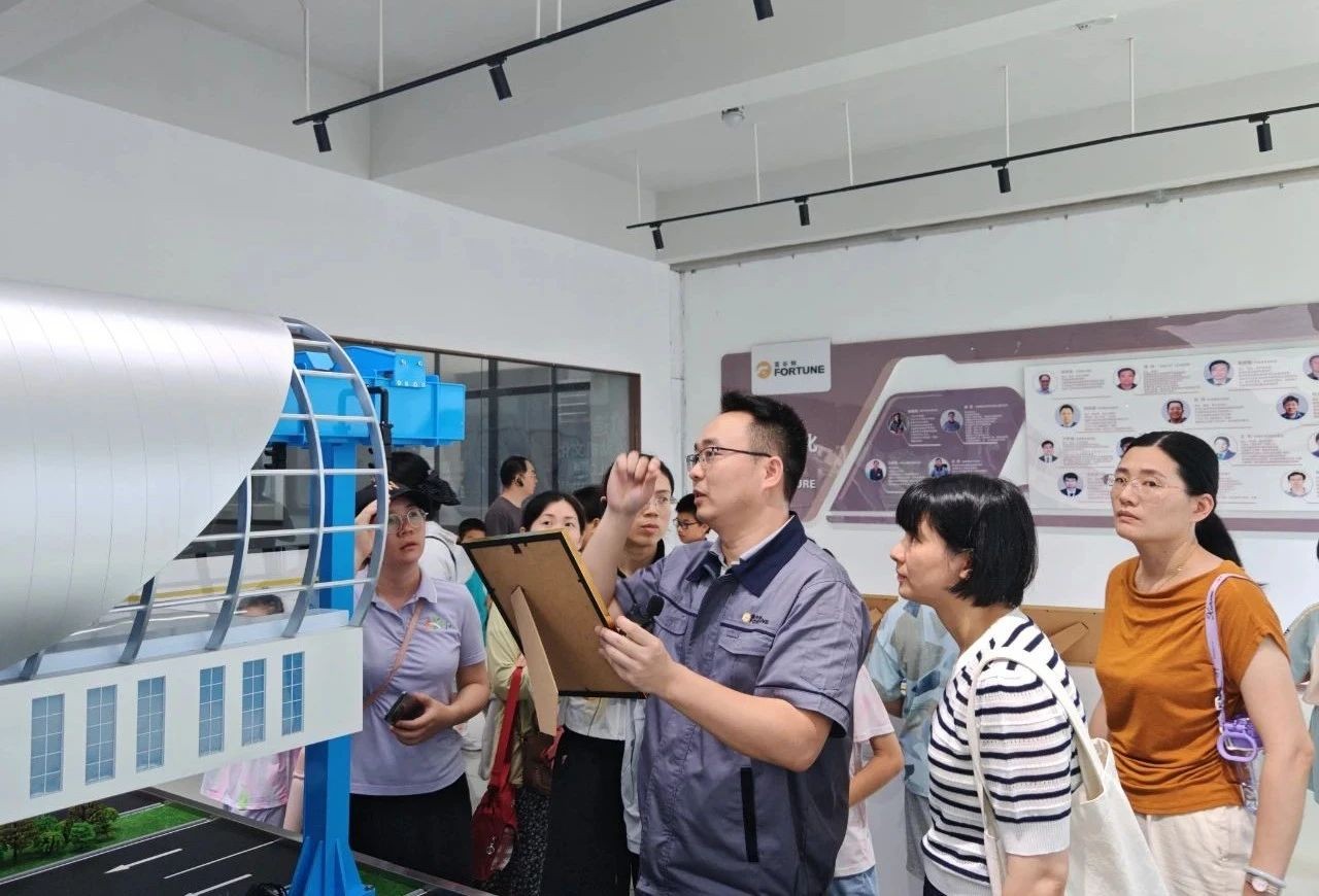 神奇稀土遇上未来工厂！赣州妇幼保健院萌娃探秘yl6809永利集团科技之旅