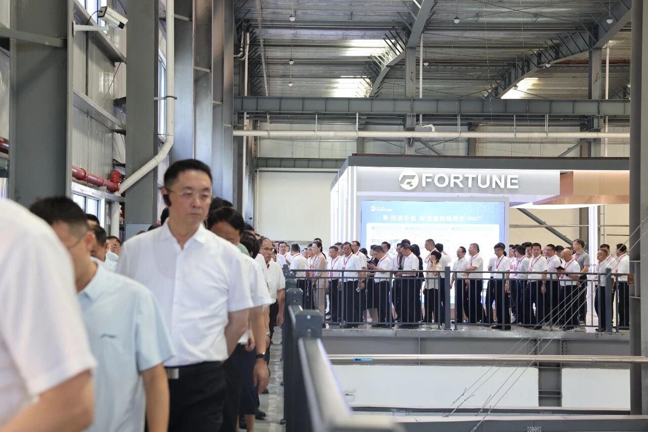 全省工业强省推进大会在赣州召开，与会代表考察yl6809永利集团